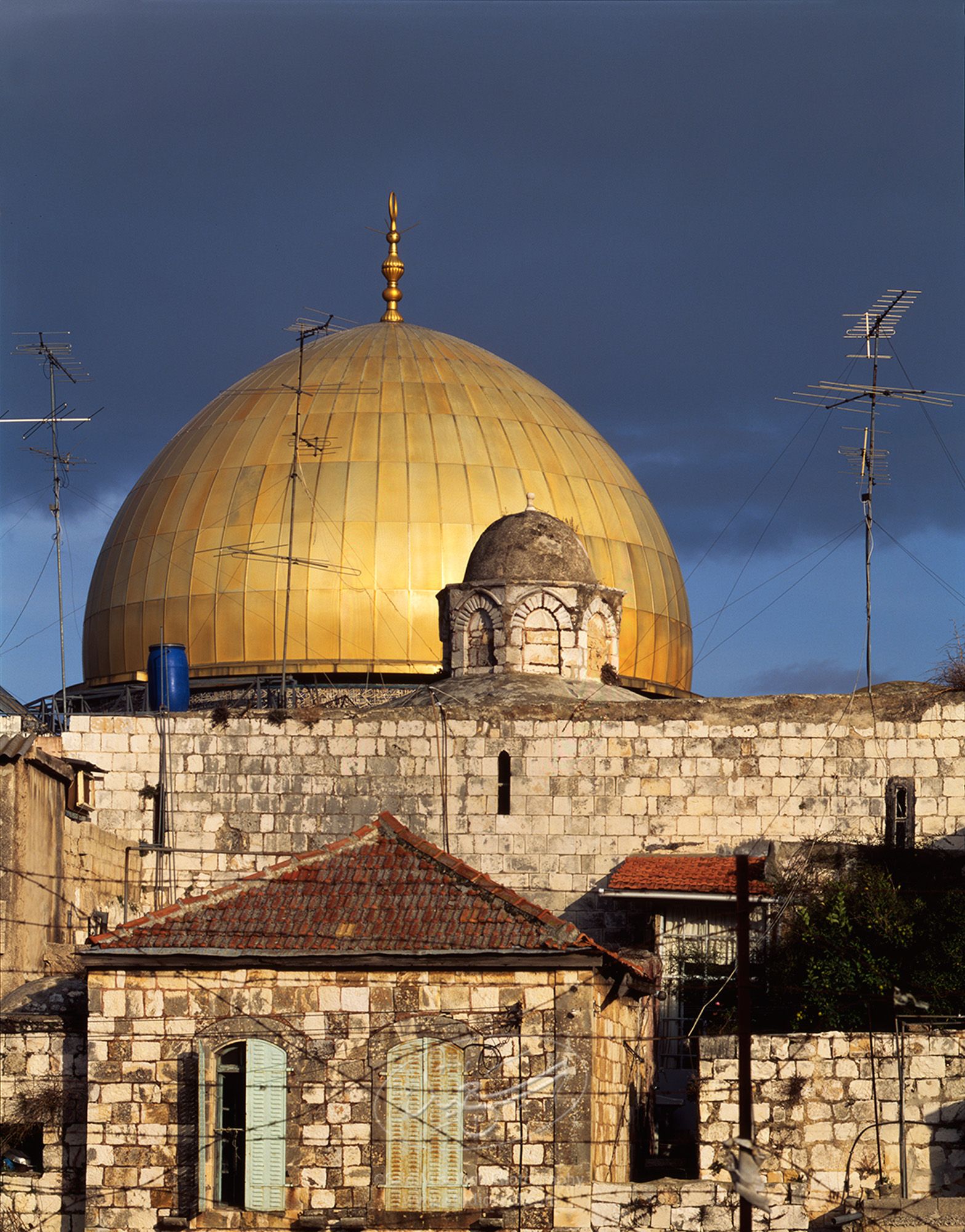 <i>Qubbat al-Sakhra</i> / Dome of the Rock. In the <i>Masjid al-Aqsa</i>, Old City Jerusalem <i>alQuds</i>.