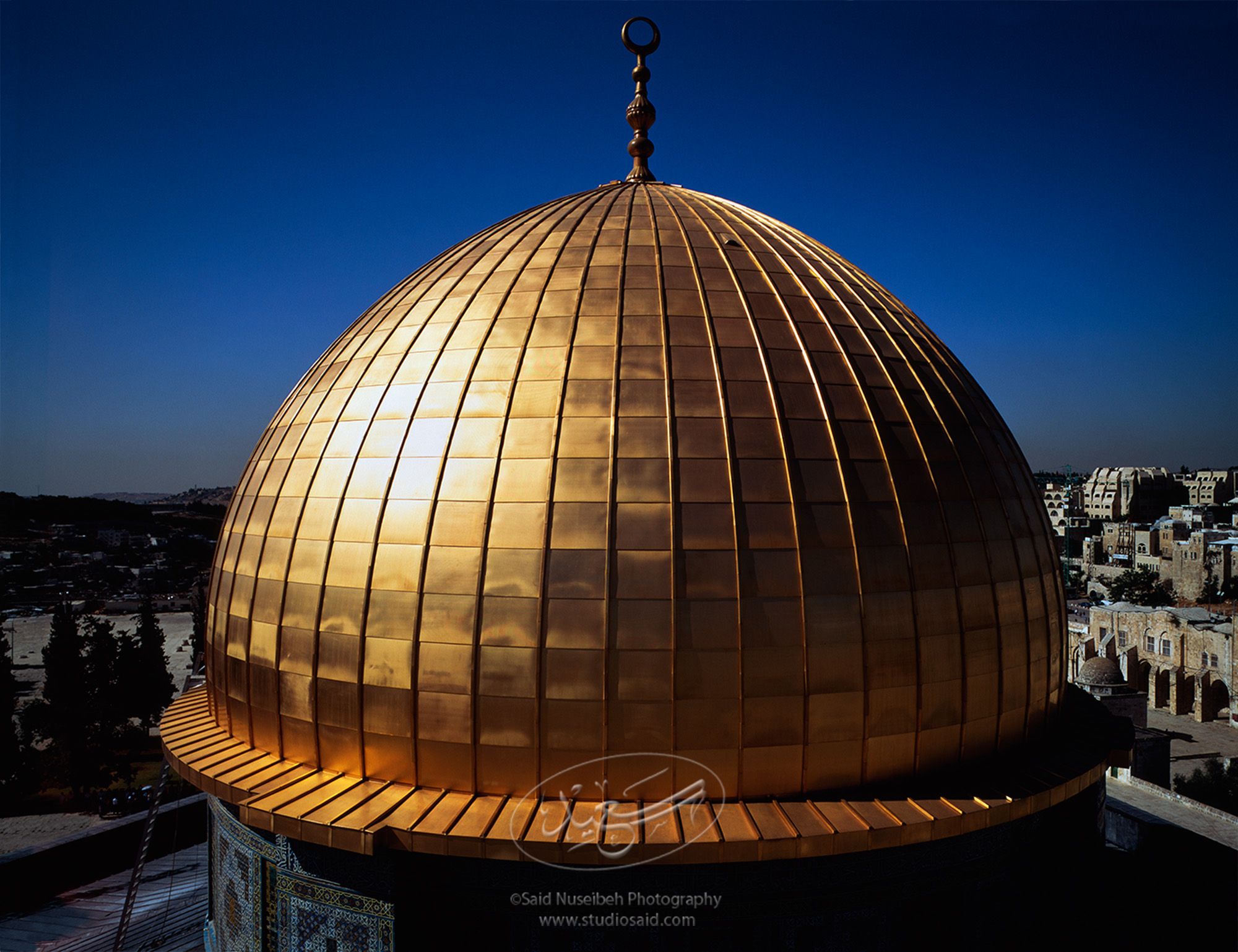 <i>Qubbat al-Sakhra</i> / Dome of the Rock. In the <i>Masjid al-Aqsa</i>, Old City Jerusalem <i>alQuds</i>.