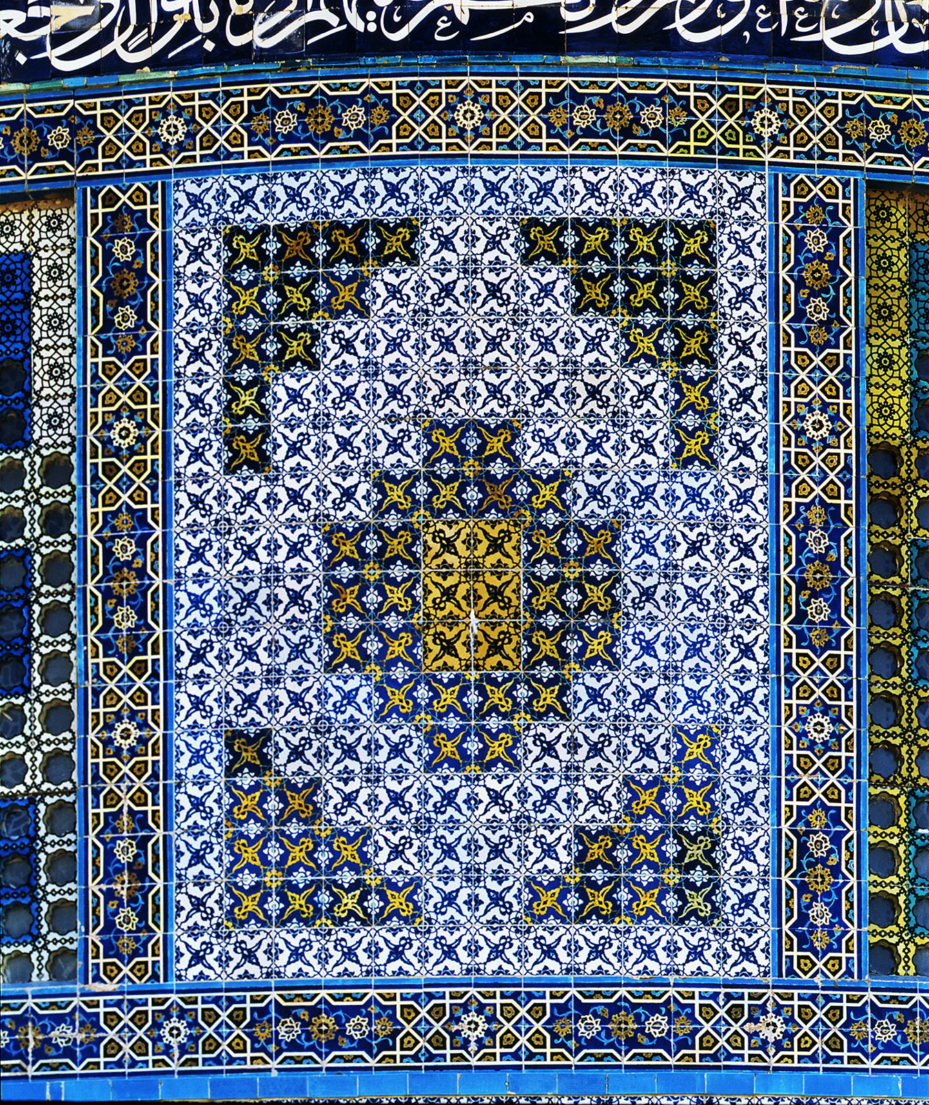 Panel of drum with portion of <i>Surat al-Isra'</i>, an Arabic and Qur'anic calligraphic inscription. <i>Qubbat al-Sakhra</i> / Dome of the Rock 