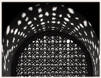 Fanlight Grille, Modulating Light