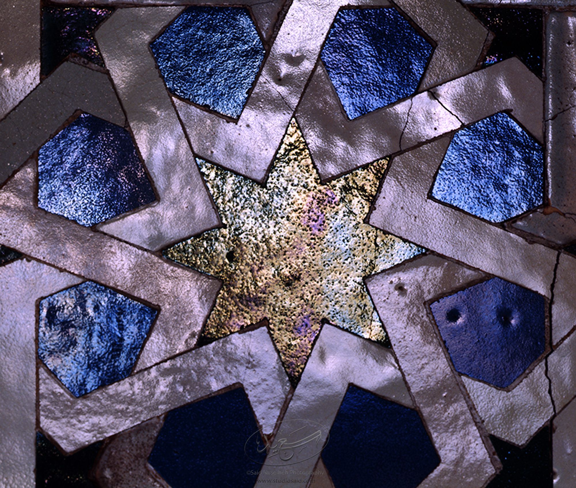 Iridescence, Mud&eacute;jar dados inside the Reales Alc&aacute;zares de Sevilla, Andaluc&igrave;a, Espa&ntilde;a Spain