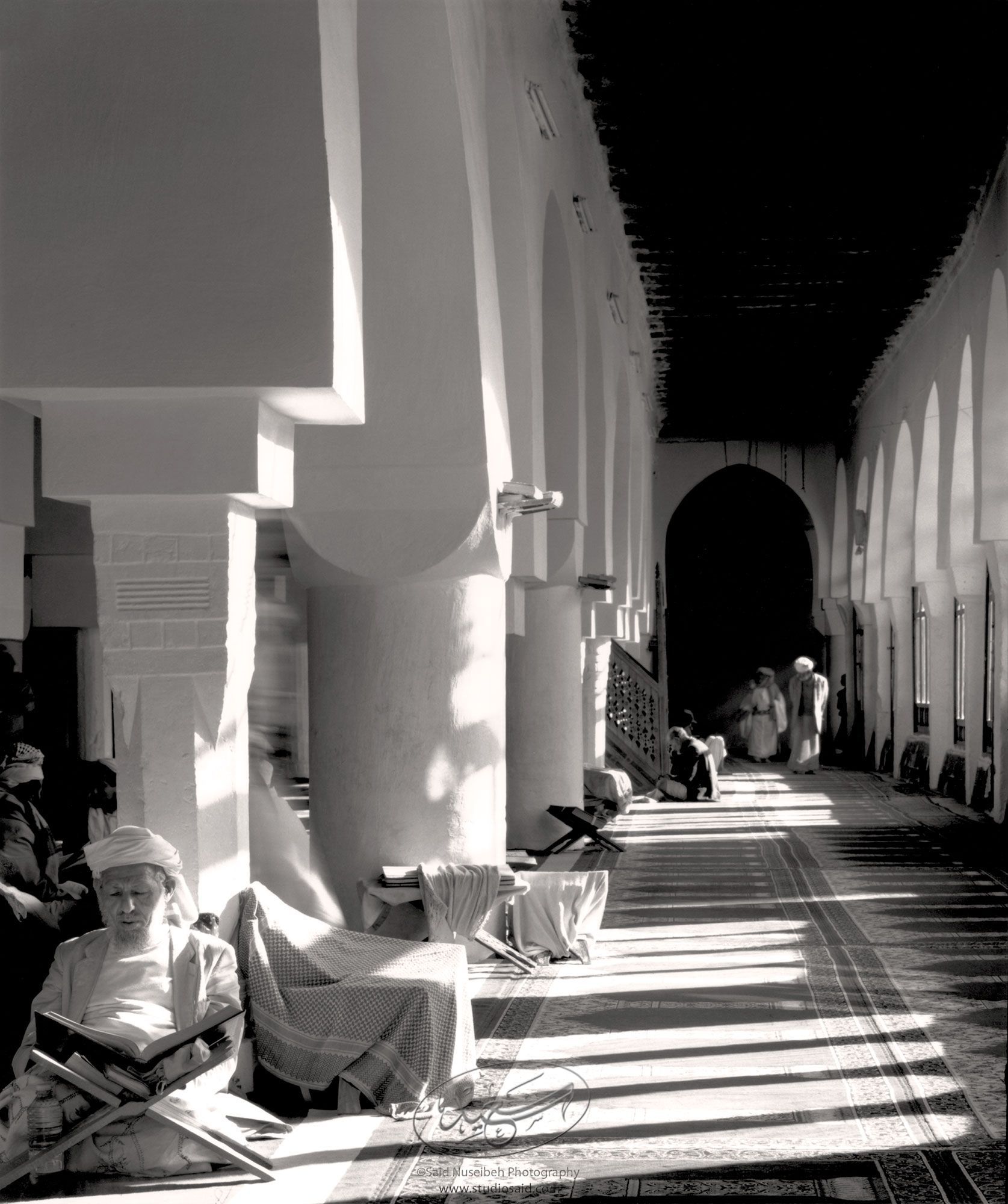 Afternoons drew older men with the freedom (of time) to read<br>and memorize verses of the Qur'an. <i>Jami' al-Kabîr</i>. Old City, Sana'a